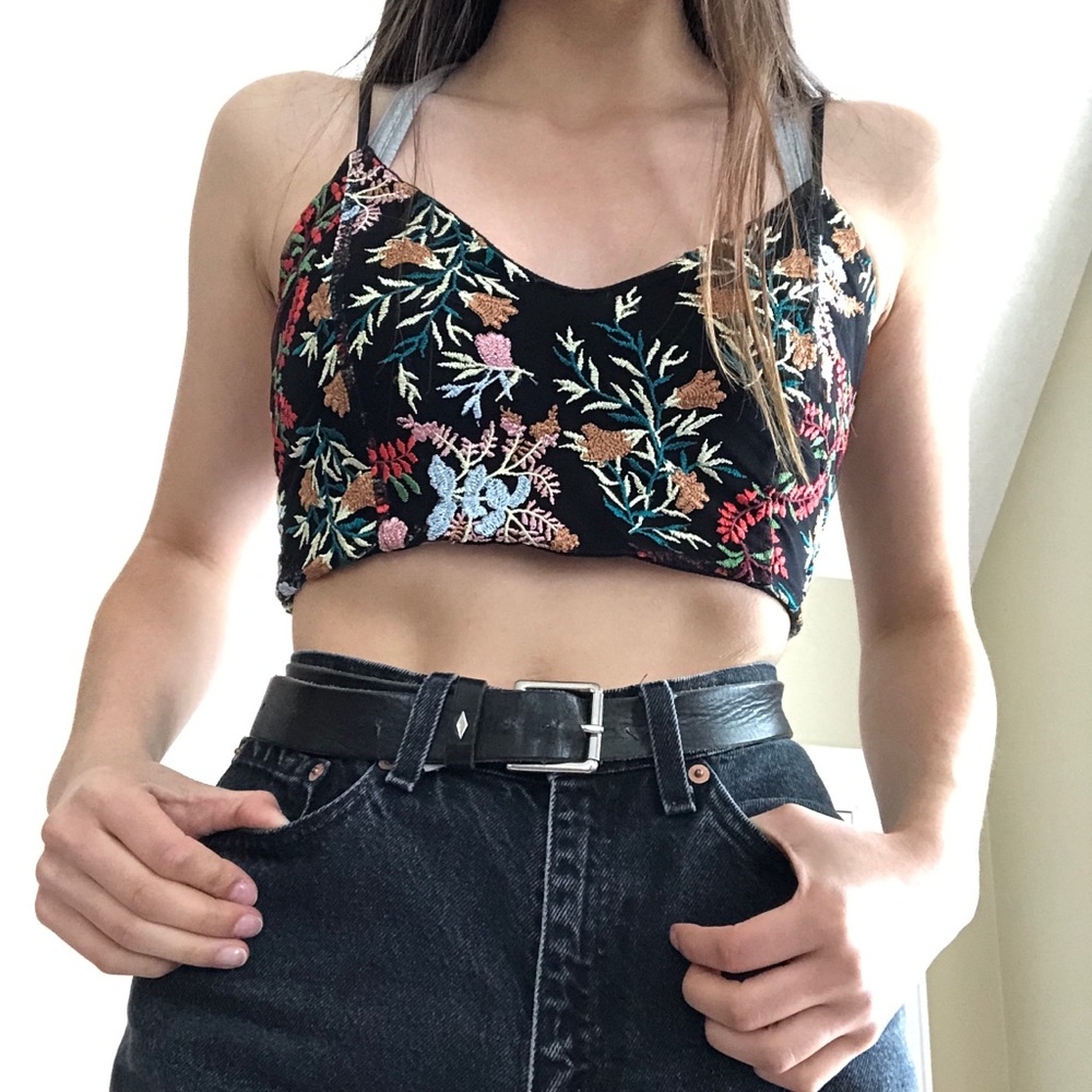 UO flower embroidered crop top